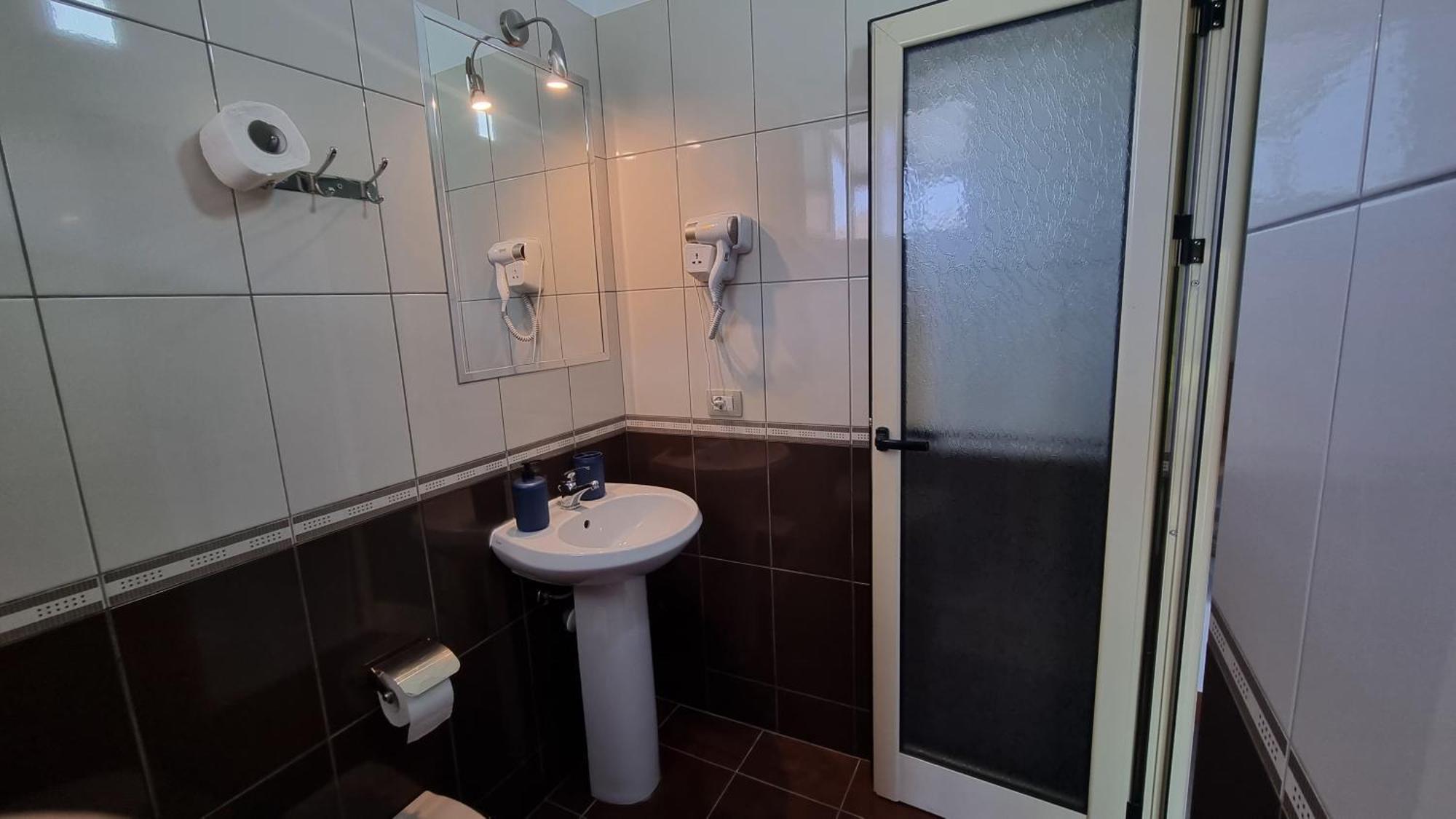 Hotel Anmaor Qëparo Exteriér fotografie